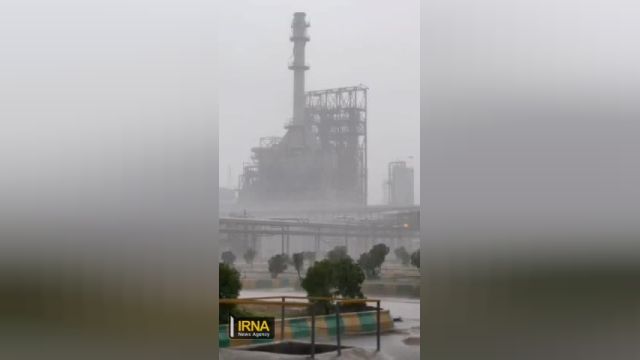 بارش باران در پتروشیمی بندر امام خمینی