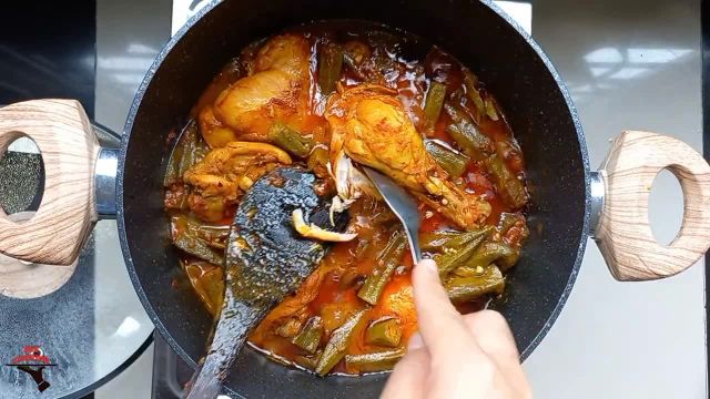 طرز تهیه خورشت بامیه با مرغ خوشمزه و آبدار به سبک افغانی