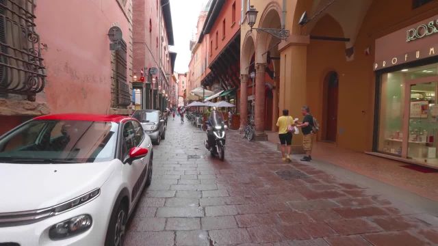 تور پیاده روی بولونیا | تور مجازی شهری در مکان های برتر ایتالیا