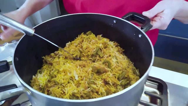 طرز تهیه لوبیا پلو خوشمزه و مجلسی به روش سنتی ایرانی