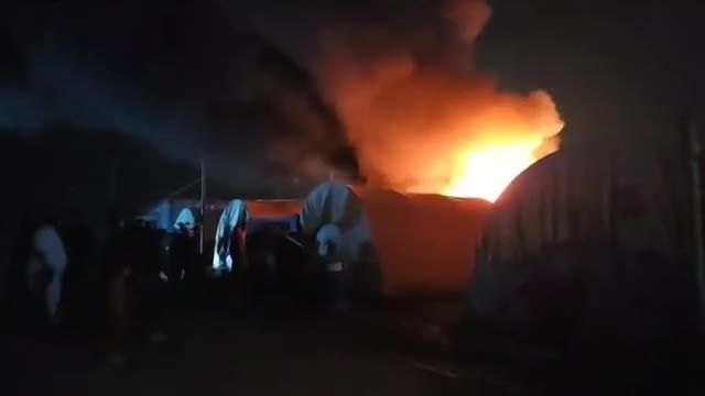 آتش‌ سوزی در اردوگاه آوارگان در استان دهوک عراق + فیلم