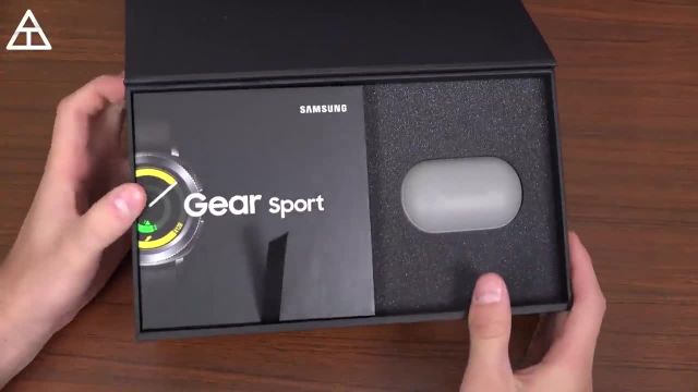 آنباکس جدید Samsung Gear Sport و IconX (2018)