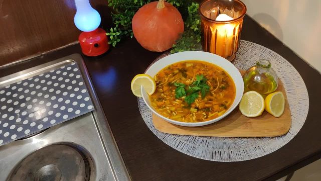 طرز تهیه سوپ ورمیشل با مرغ و سبزیجات بسیار خوشمزه و پر خاصیت مخصوص سرماخوردگی