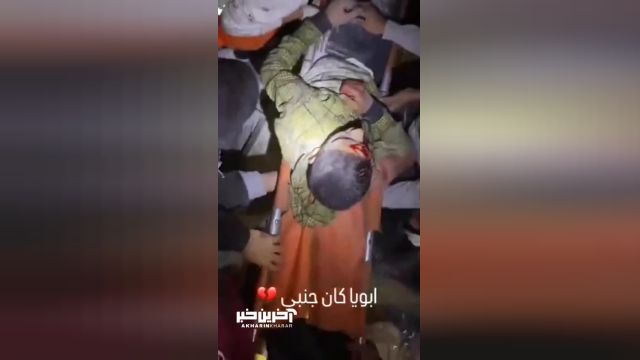 نجات کودکی فلسطینی از زیر آوار در دیر البلح + فیلم