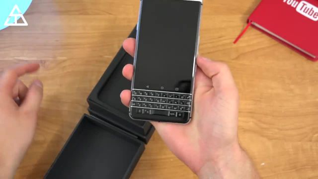 آنباکس و بررسی BlackBerry KEYone