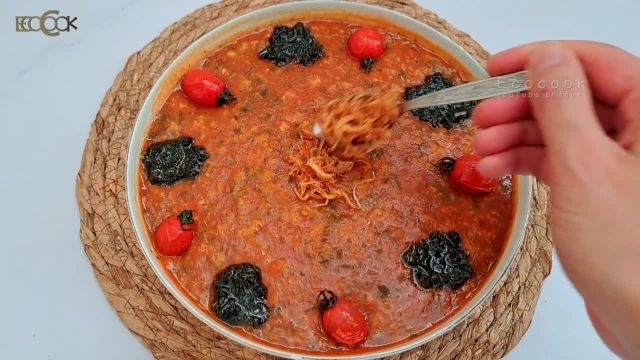 روش پخت آش گوجه فرنگی خوشمزه و لعابدار به روش سنتی ایرانی