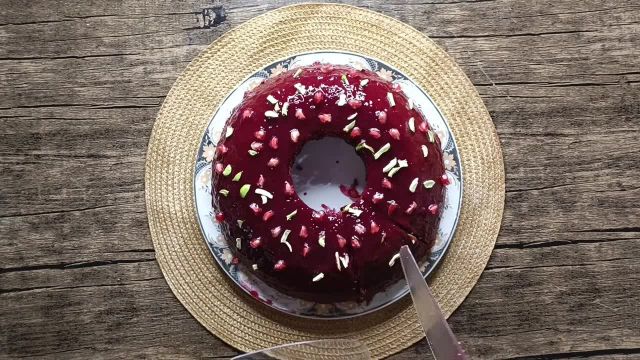 طرز تهیه کیک انار خوشمزه و پاییزه (بدون فر و قالب و همزن)