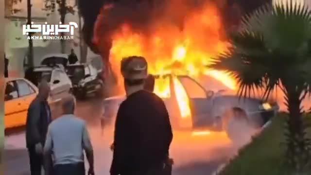 تصاویری از آتش‌ سوزی یک پژو در خیابان