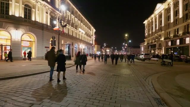 پیاده روی شبانه در امتداد مرکز شهر ورشو لهستان | جشنواره نورهای شب شهر