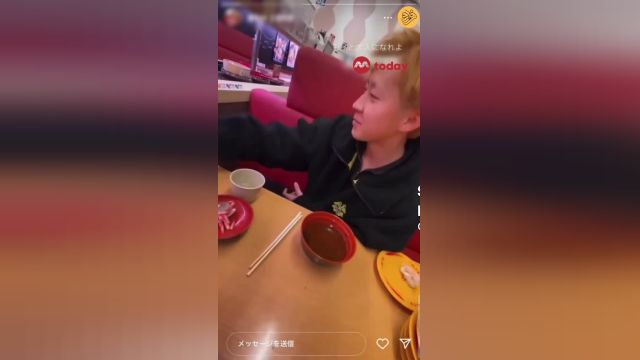 جنجال عجیب یک نوجوان در رستوران زنجیره‌ای | ویدیو