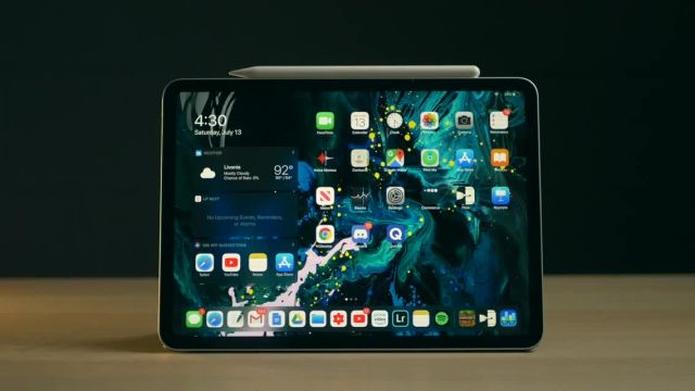 مقایسه iPad Pro (iPadOS) با MacBook Pro 13