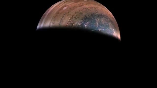 تایم لپس زیبا از سطح سیاره مشتری که توسط جونو منتشر شده است | فیلم