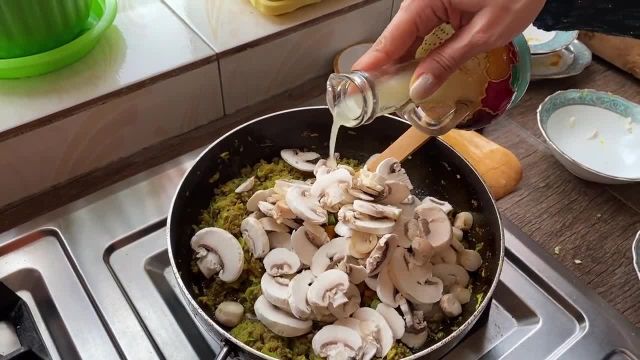 طرز پخت ماکارونی خوشمزه و مجلسی با مواد مخصوص