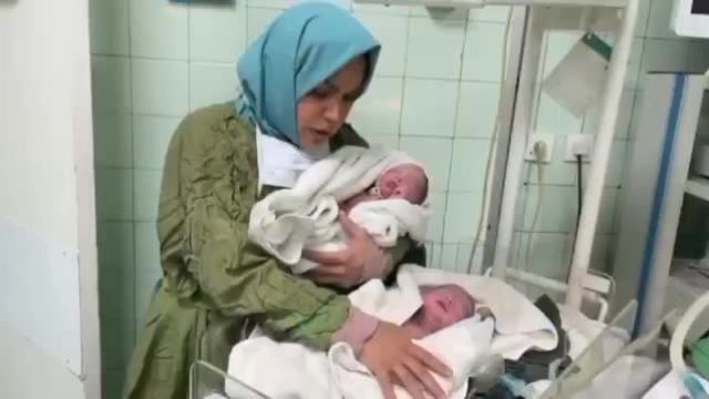 تولد دوقلوهای پسر با آی وی اف و تعیین جنسیت در مادر 42 ساله