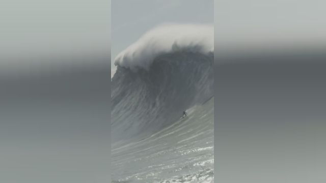 کلیپ موج سواری در بزرگترین و ترسناک ترین امواج دریا | ویدیو