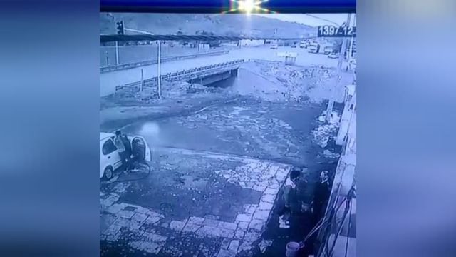 فیلم تصادف موتور با ماشین در ایران | ببینید