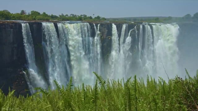 8 ساعت آهنگ آرامش بخش آبشار باشکوه | ویدیوی صداهای طبیعت