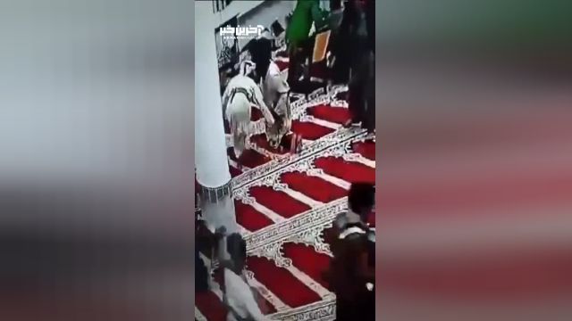احتیاط کنید! هشداری درباره انفجار باتری موبایل در جیب یک نمازگزار در مسجد
