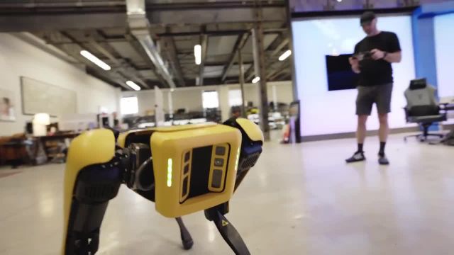 آنباکس سگ ربات 75000 دلاری که شما را شگفت زده می کند