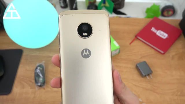 آنباکس و بررسی Moto G5 Plus