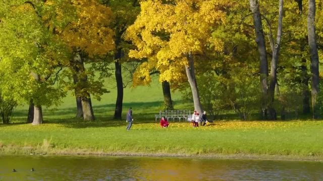 زیبایی پارک های پاییزی در سنت پترزبورگ | فصل رنگارنگ و جذاب پاییز
