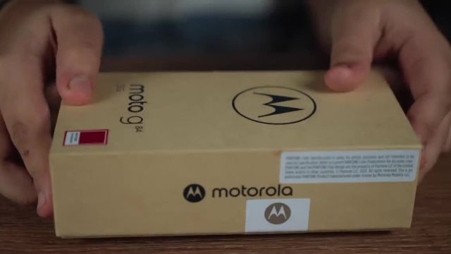 آنباکس و بررسی Moto g84 5G گوشی شیک و مقرون به صرفه در هند