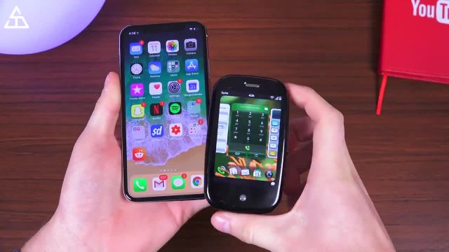 بررسی و مقایسه Apple iPhone X در مقابل Palm Pre