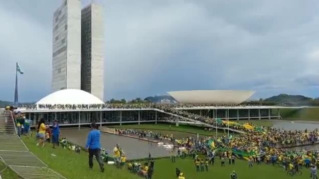 حمله هزاران نفر از طرفداران بولسونارو به کنگره ملی برزیل
