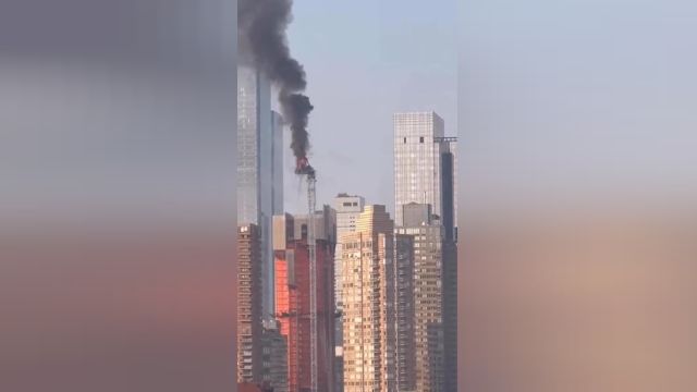 آتش سوزی و سقوط جرثقیل غول‌ پیکر در نیویورک با 6 زخمی