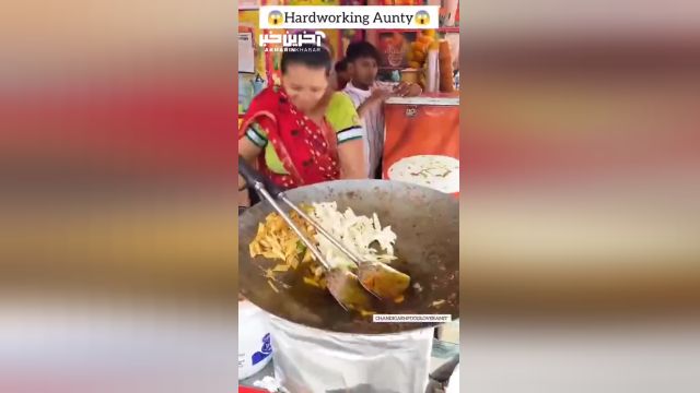 مشهورترین پاستای هندی را این خانم فروشنده آماده می کند | غذای خیابانی