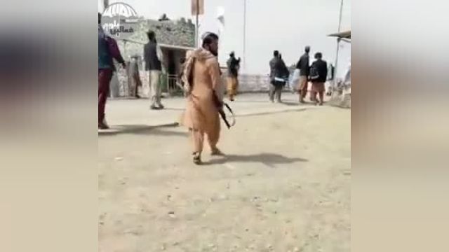 کتک کاری و دزدیدن مرزبان ایرانی توسط نیروهای طالبان | ویدیو