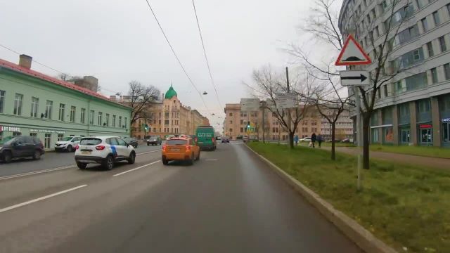 گردش در سن پترزبورگ در یک روز ابری | ویدیوی رانندگی در شهر