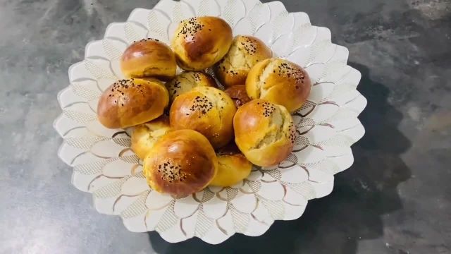 طرز تهیه نان ناشتایی پفکی و خوشمزه با دستور ساده