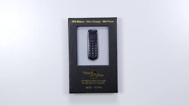 آنباکس و بررسی World's Smallest Phone