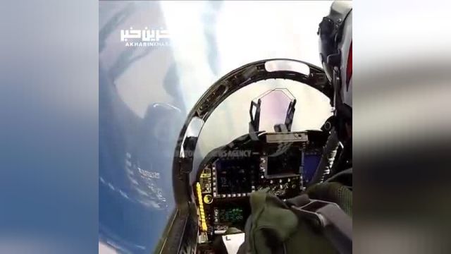 لحظه فرود جنگنده F18 روی ناو هواپیمابر از داخل کاکپیت