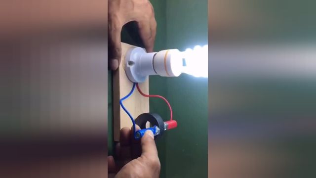 روشن كردن لامپ با آهنربا | ویدیو