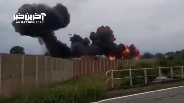 لحظه سقوط هواپیمای نظامی ارتش ایتالیا