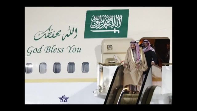 پادشاه عربستان و قدم زدن روی پله هایی از جنس طلا!