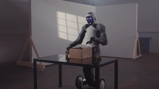 ربات انسان‌نمای EVE با قابلیت پرستاری و نگهبانی وارد بازار شد | ویدیو