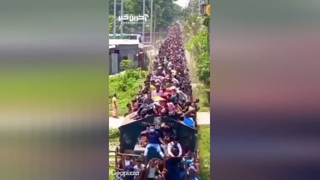 ویدئوی پر بازدید | صدها مسافر روی سقف یک قطار در حال حرکت!