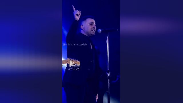 بغض و گریه علیرضا طلیسچی در کنسرت حین اجرای آهنگ | ویدیو