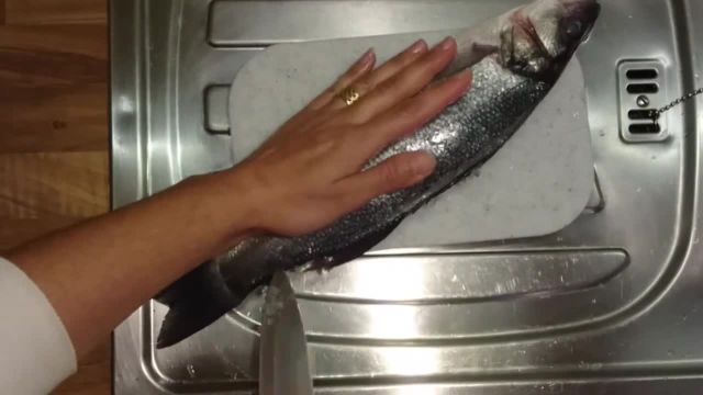 طرز برش و تهیه ماهی کبابی در فر | نشانه های ماهی تازه
