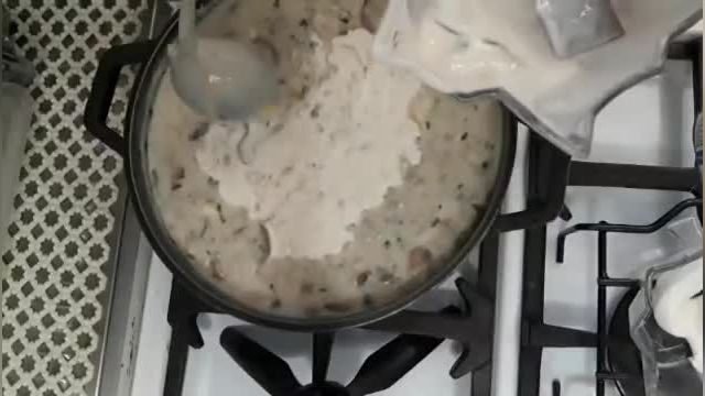 طرز پخت سوپ جو با شیر معروف به سوپ سفید به روش رستورانی