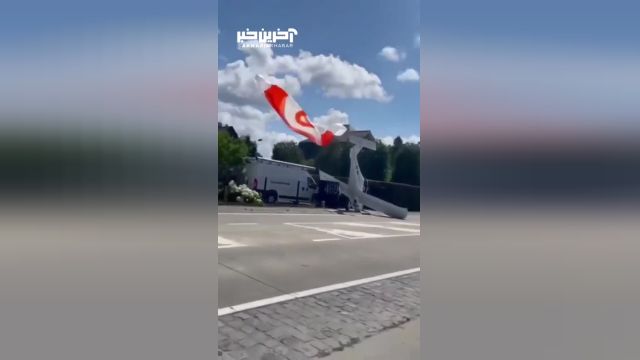 سقوط هواپیما | تصاویر سقوط یک هواپیما پس از باز شدن چتر نجات