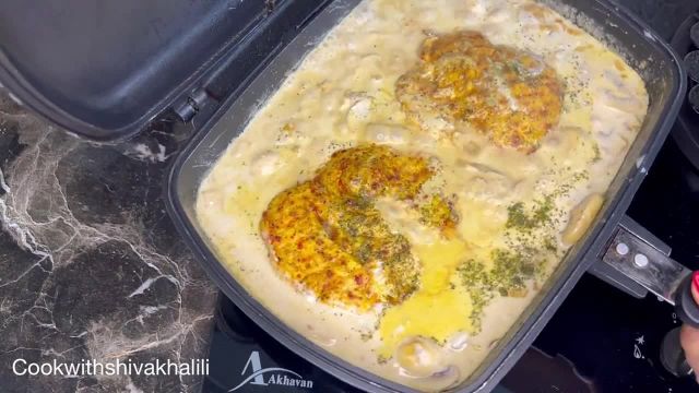 طرز تهیه خوراک مرغ خامه ای با قارچ (خوشمزه و مدرن)