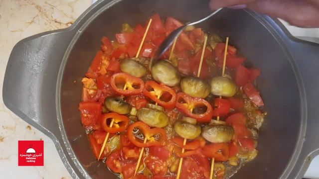 طرز تهیه یک غذای سریع و رژیمی با قارچ و گوجه فرنگی