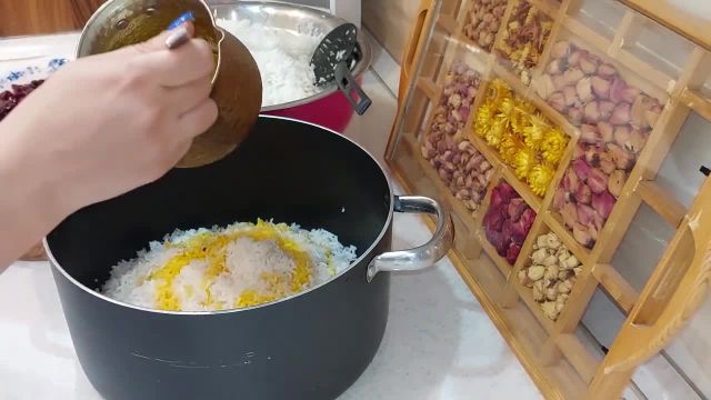 طرز تهیه آلبالو پلو با مرغ غذای خوشمزه و مجلسی ایرانی