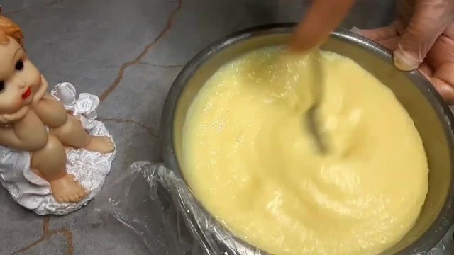 طرز تهیه بستنی سنتی زعفرانی کشدار در خانه (بدون یخ زدگی)