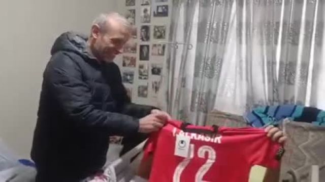 واکنش پدر «کیان پیرفلک» به قهرمانی پرسپولیس و دیدارش با یحیی‌ گل‌محمدی | ویدیو