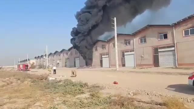 آتش سوزی انبار مواد محترقه در جاده خاوران